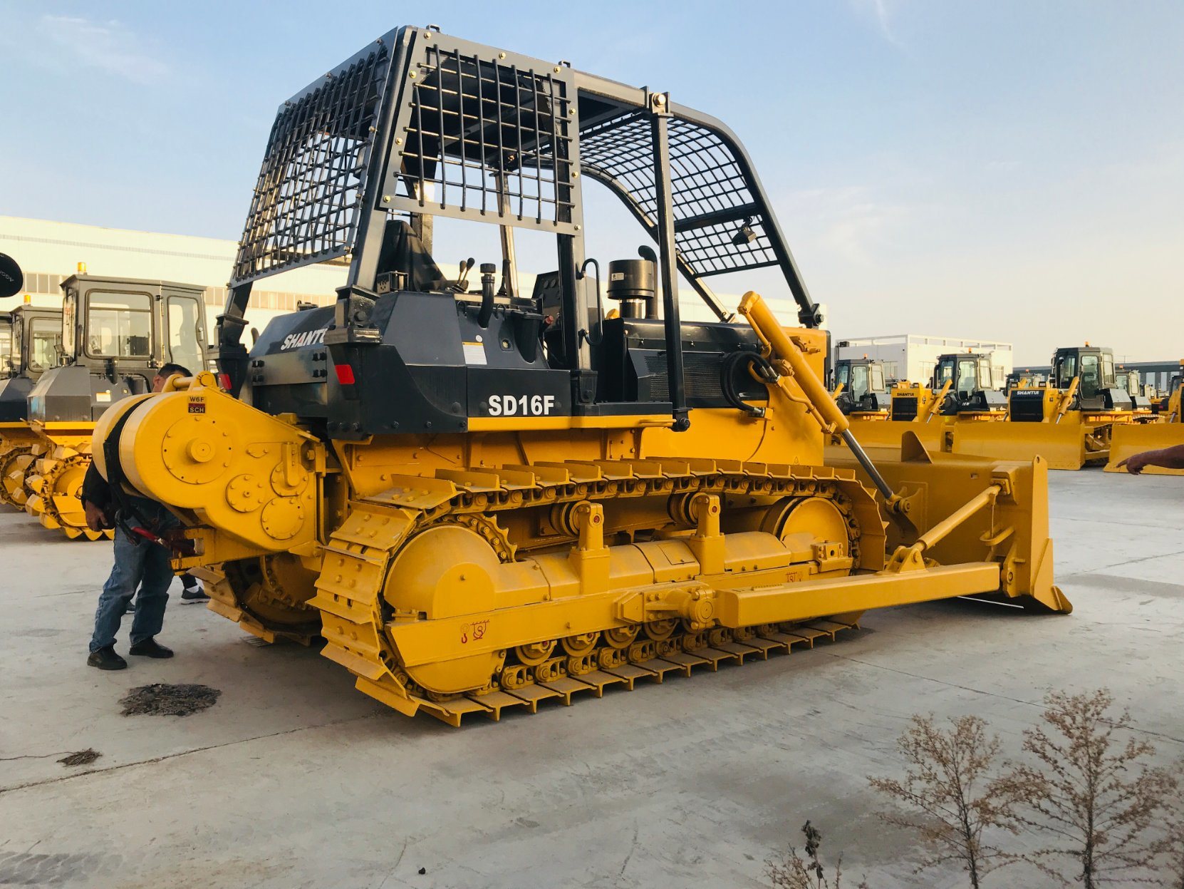 Shantui Official Manufacturer SD16f 160HP Forest Bulldozer