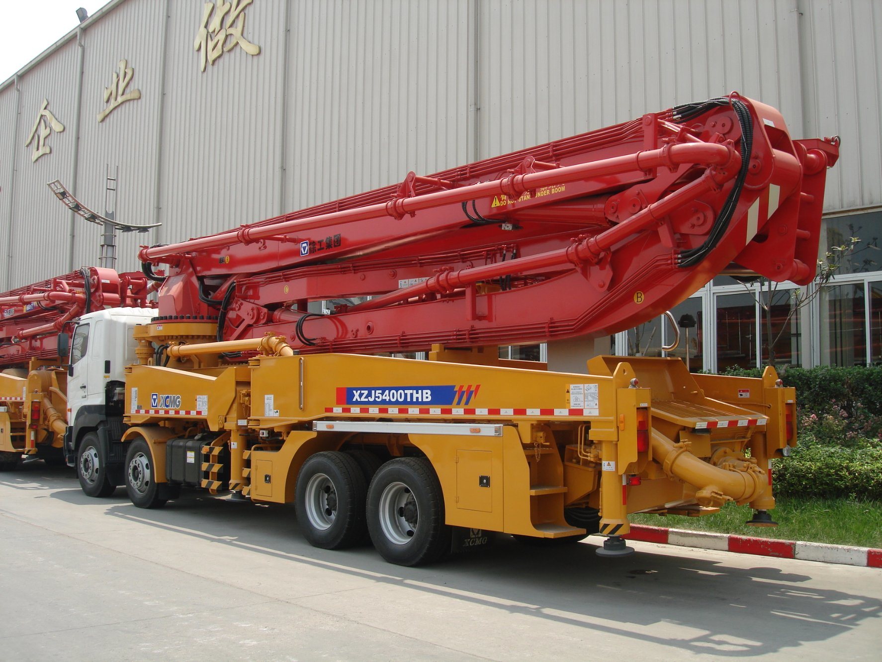 Chine 
                Haut de la pompe à béton HB44 Pompe à béton montés sur camion
             fournisseur