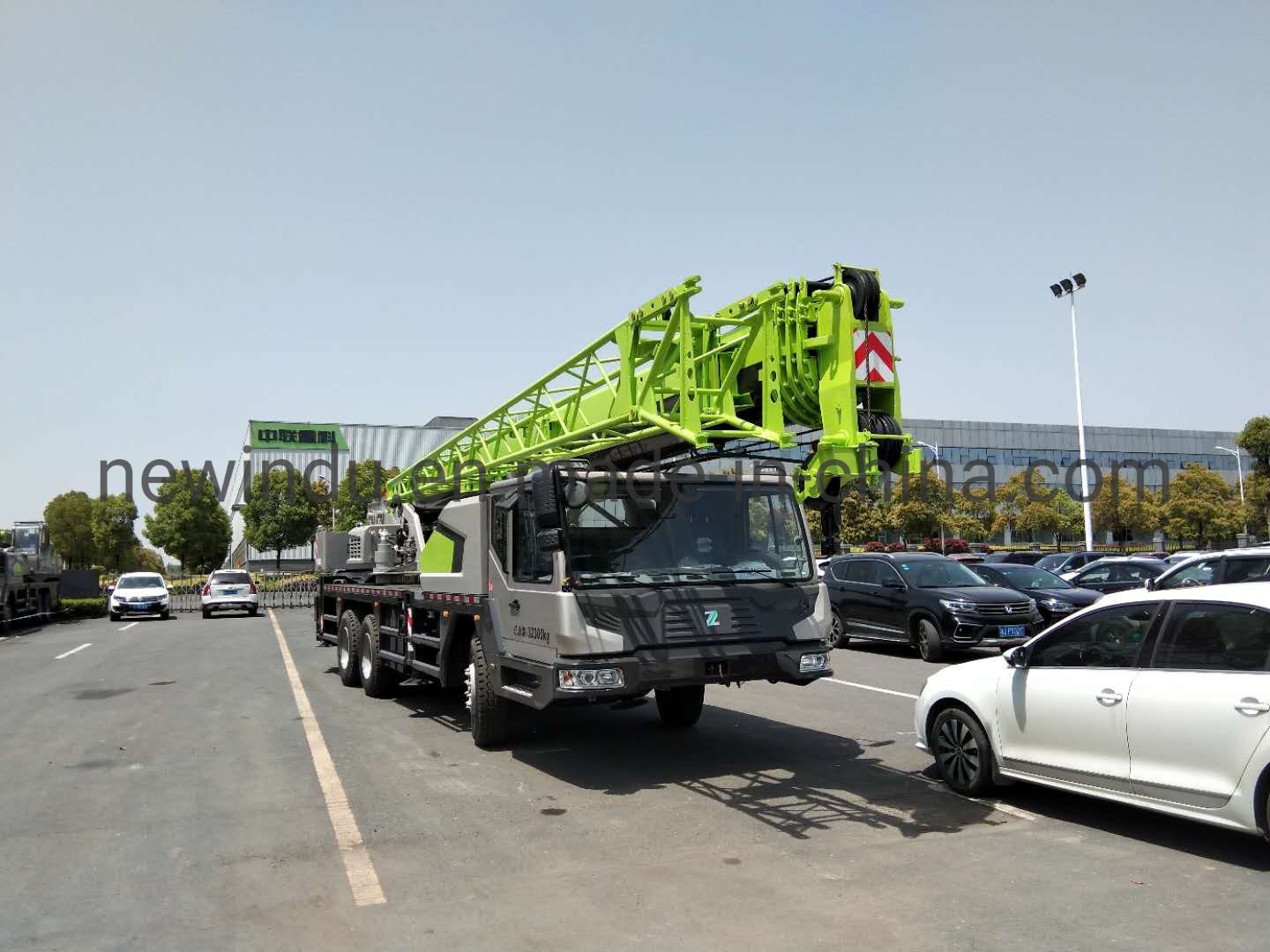 
                Zoomlion pluma telescópica Ztc 25t250A552 de la grúa camión de la venta en Uzbekistán
            