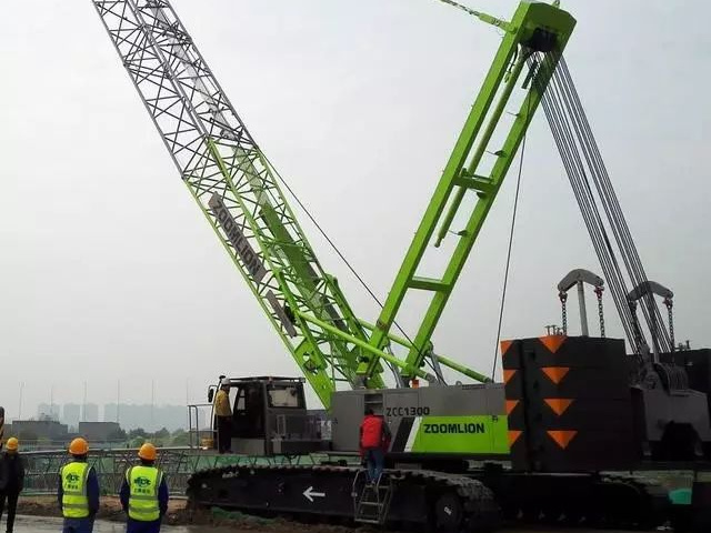 Zoomlion 85 Ton Cheap Crawler Crane with Price Hot Sale Zcc850h