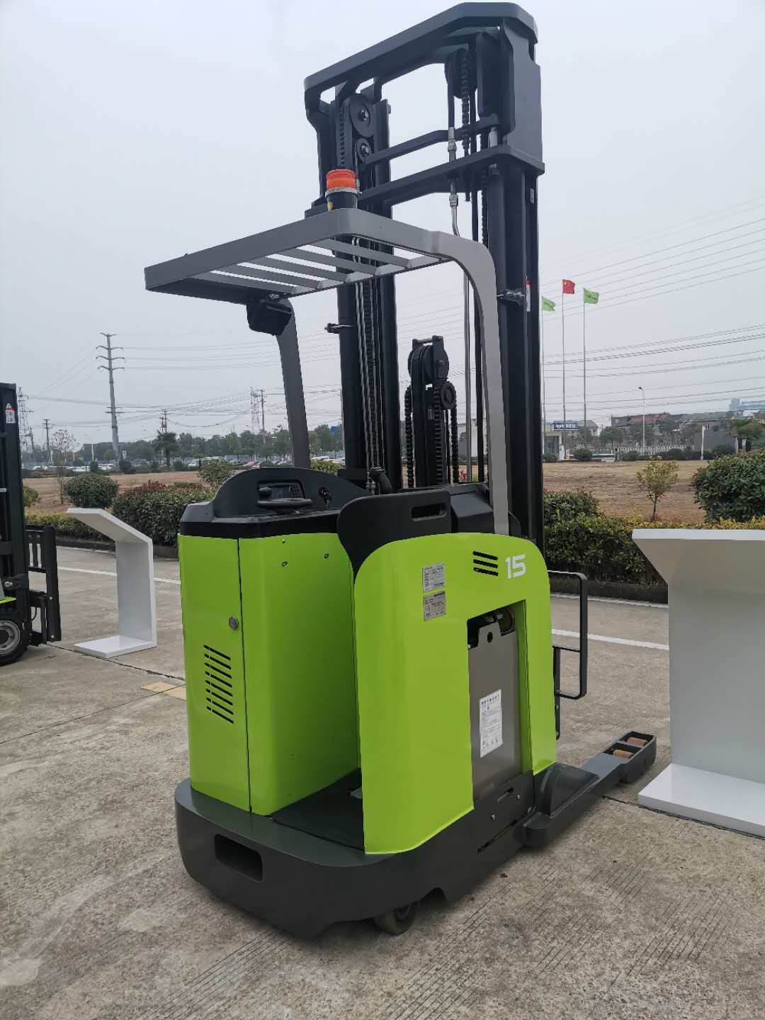 Zoomlion Reach Truck Low Price High Quality Yb16-S2 for Warahouse Equipment