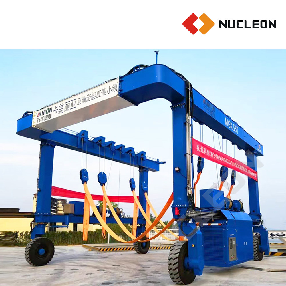 
                Nuclei 50 ton Rubber Tire Gantry Crane Diesel Power Marine Boottakel voor het hanteren van kleine jachten
            