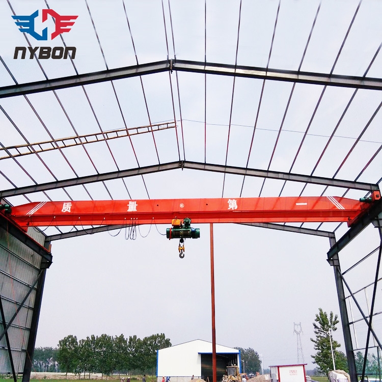 
                A estrutura de aço do prédio da fábrica executando o Monorail Guindaste para elevar o material
            