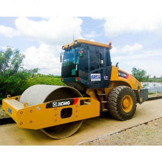 12 Ton Hydraulic Road Construction Machinery Single Drum Road Roller Compactor Xs123h