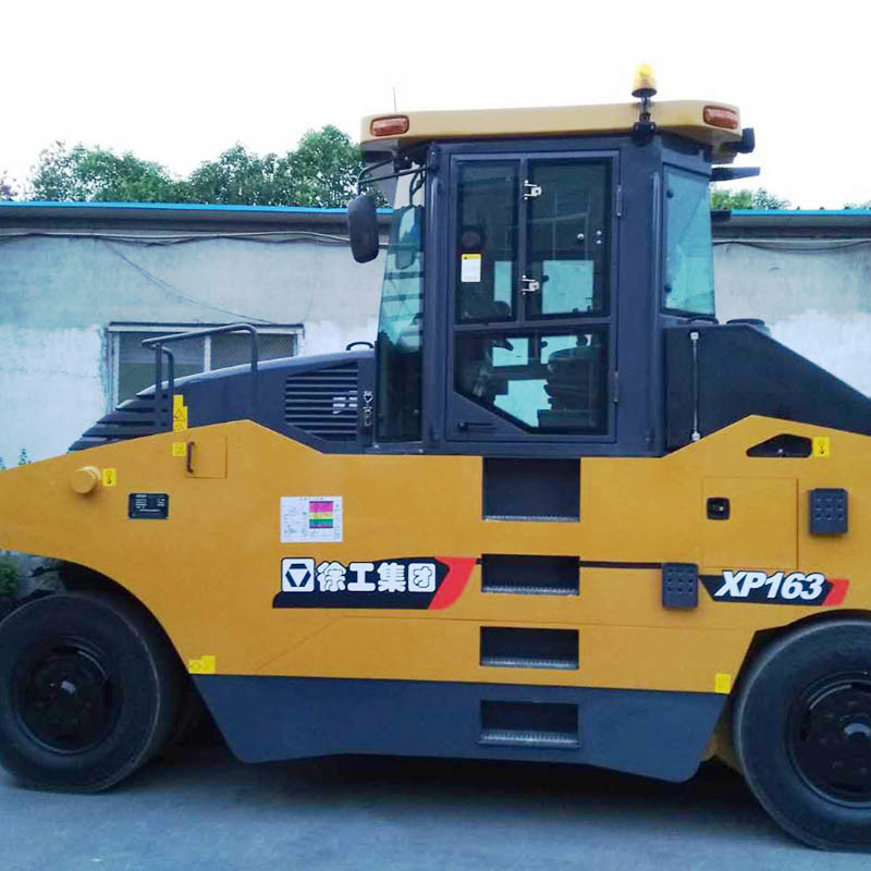 China 
                16 Ton Pneumatic Road Roller XP163 in Algerien
             Lieferant