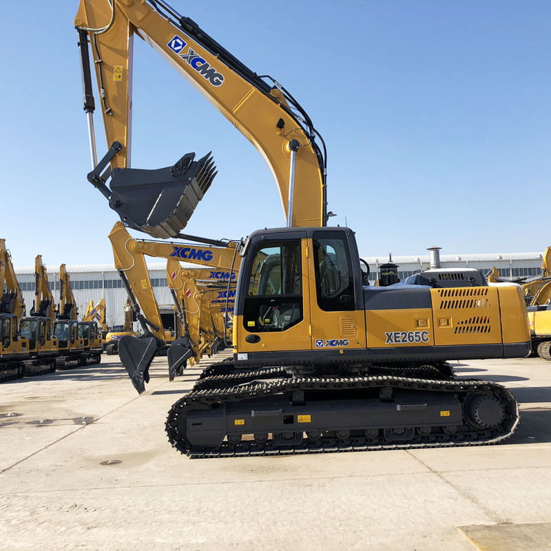 2020 Model Xe265c 26.5ton Hydraulic Crawler Excavator with Pipes