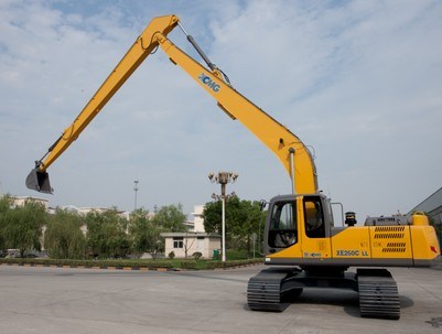 Chine 
                26 la tonne 18m de long de la rampe Prix excavatrice chenillée XE260cll
             fournisseur