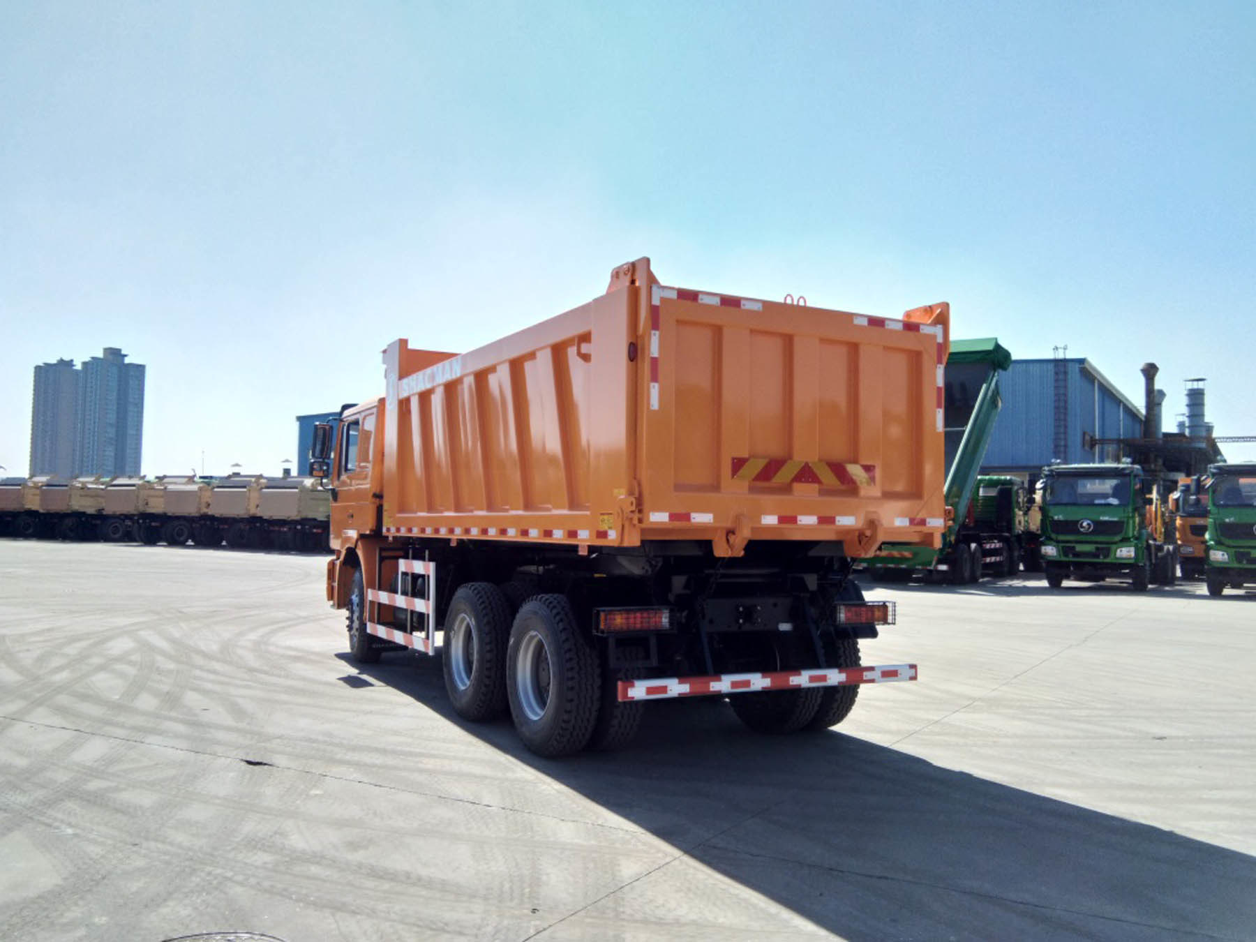 
                336HP 371HP pour la vente de camion à benne avec le DG de la cabine
            