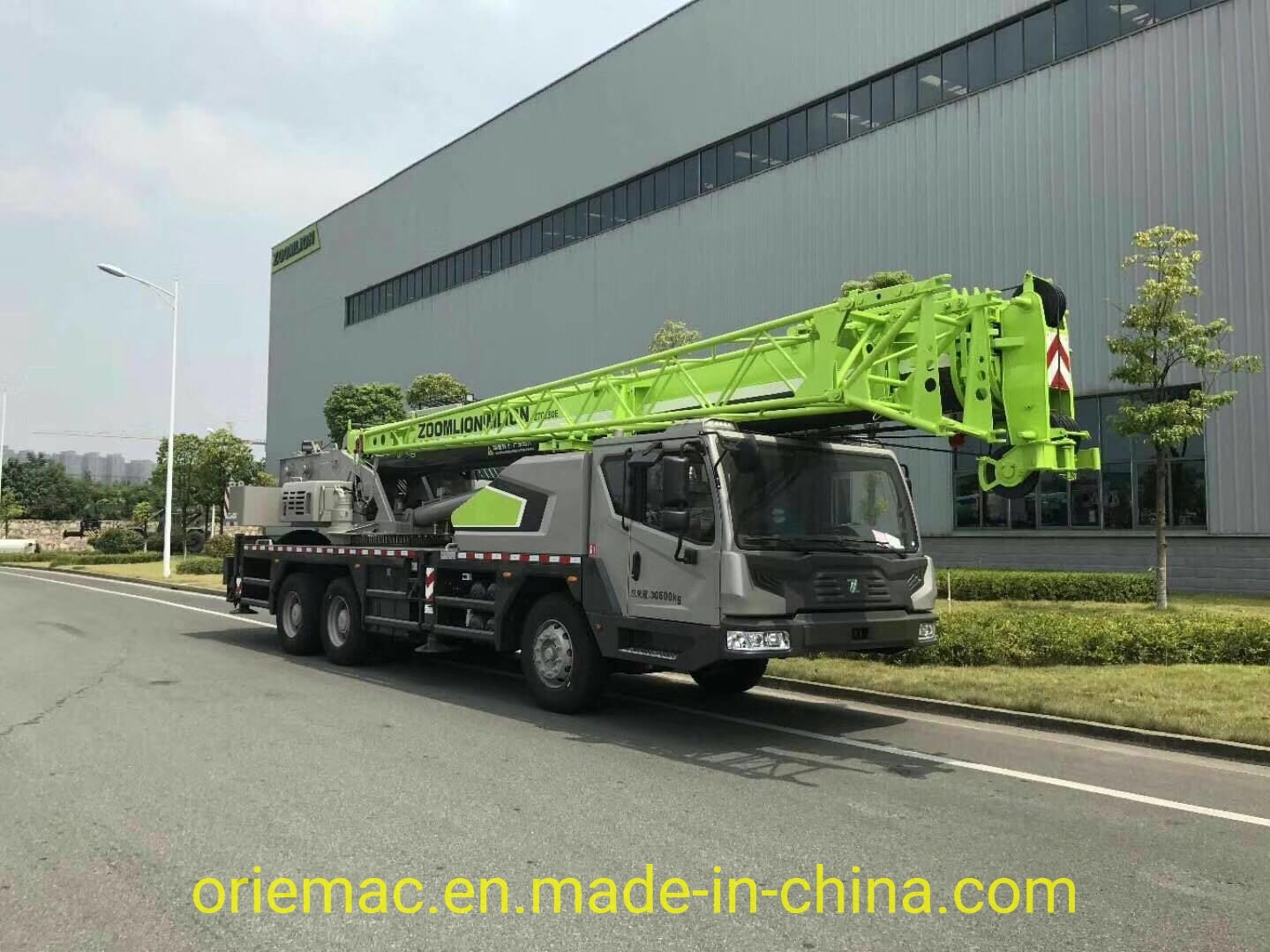 China 
                55 Tonnen fünf-Arm Zoomlion LKW-Kran Ztc550V532 mit 60m Jib
             Lieferant