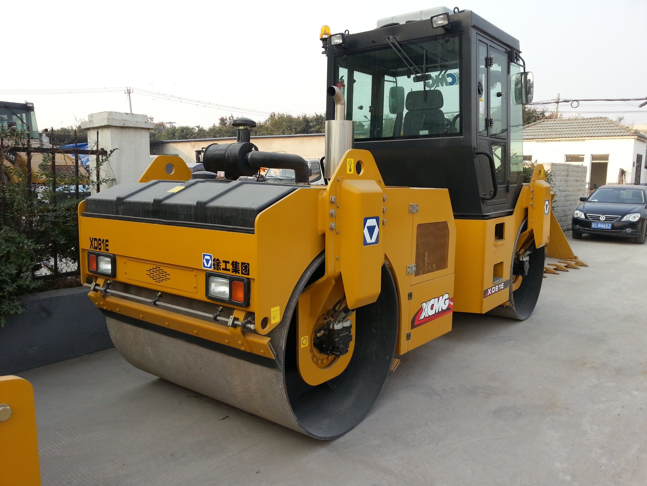 8500kg Vibratory Double Drum Road Roller Xd82