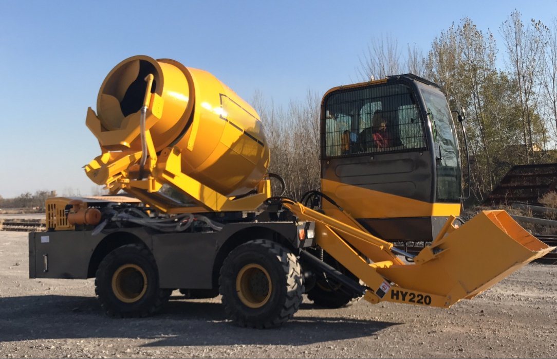 Articulated Type Self Loading Mobile Concrete Mixer Hy250 with 2.5m3 Drum Capacity