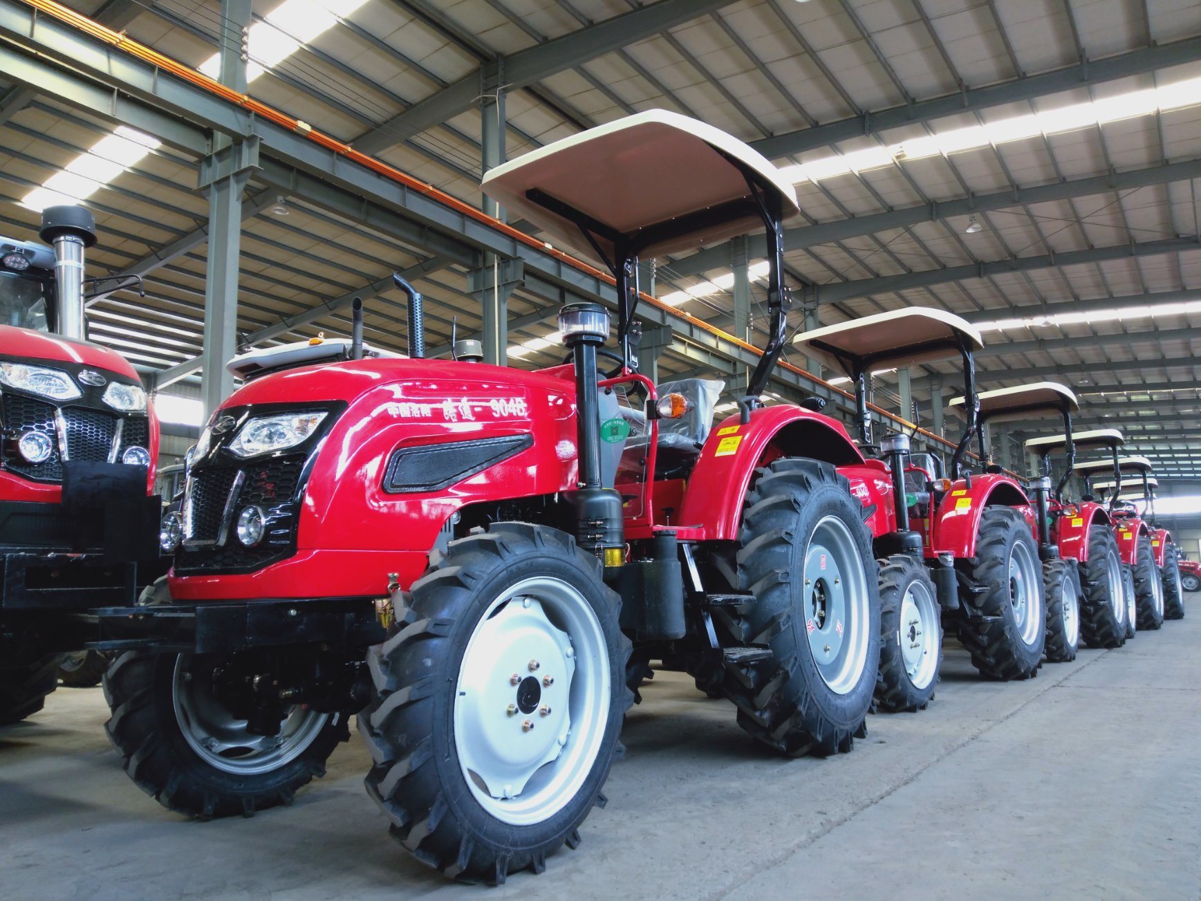 
                Prix bon marché 90HP 4WD petit tracteur agricole de nouvelles machines agricoles pour la vente
            