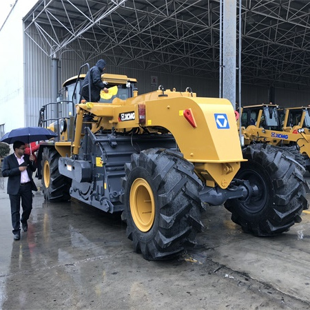 China 
                安価な道路機械 XL2503 土壌安定道路修理機械
             supplier