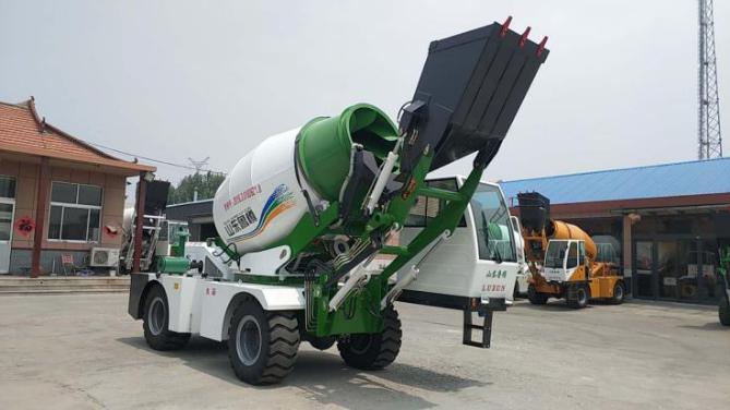 China 3.5m3 Self Loading Mixer Truck Self Loading Concrete Mixer