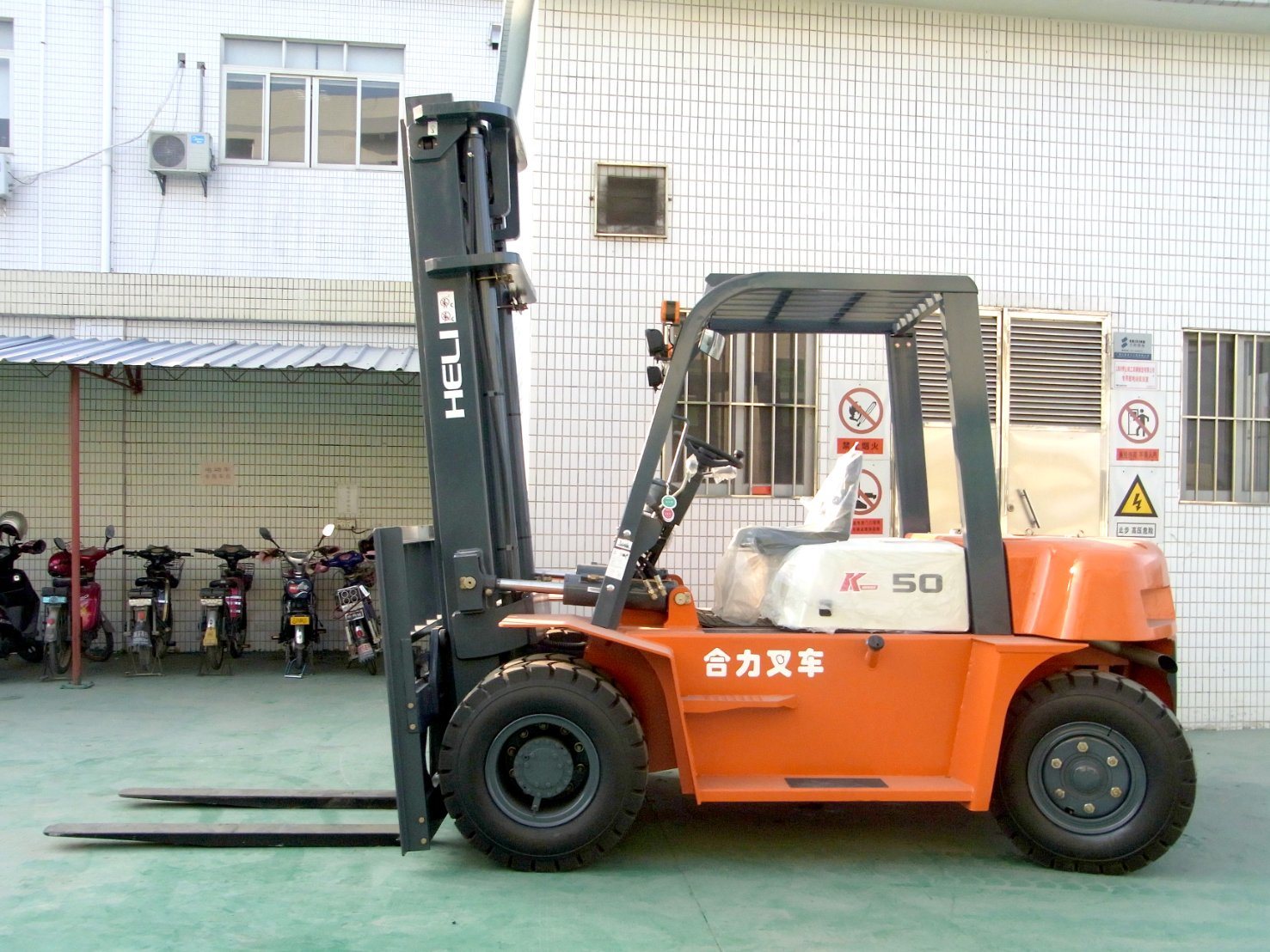 China CE Certificated Electric Diesel Forklift Truck for Sale Cpcd30