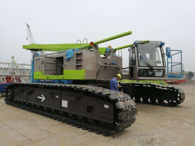 China Heavy Duty 55ton Crawler Crane Zcc550h with 58meters Boom in Stock