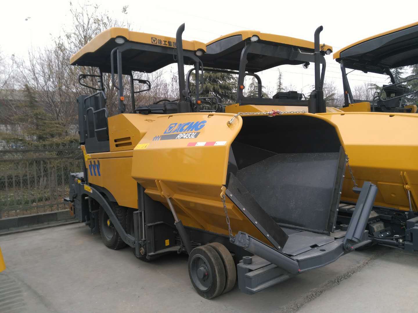China Paving Machine RP453L 4.5m Wheeled Asphalt Concrete Paver