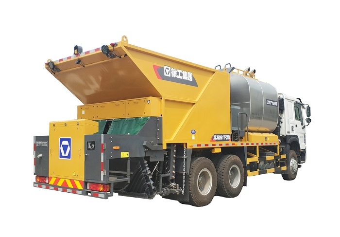 China 
                China Top Brand Asphalt Synchronous Chip Sealer Truck Xtf1003 with 4m Seal Width
             supplier