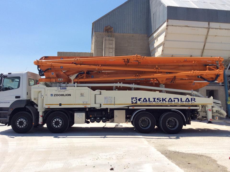 China Zoomlion 38m Working Height 38X-5rz Diesel Truck Mounted Concrete Pump