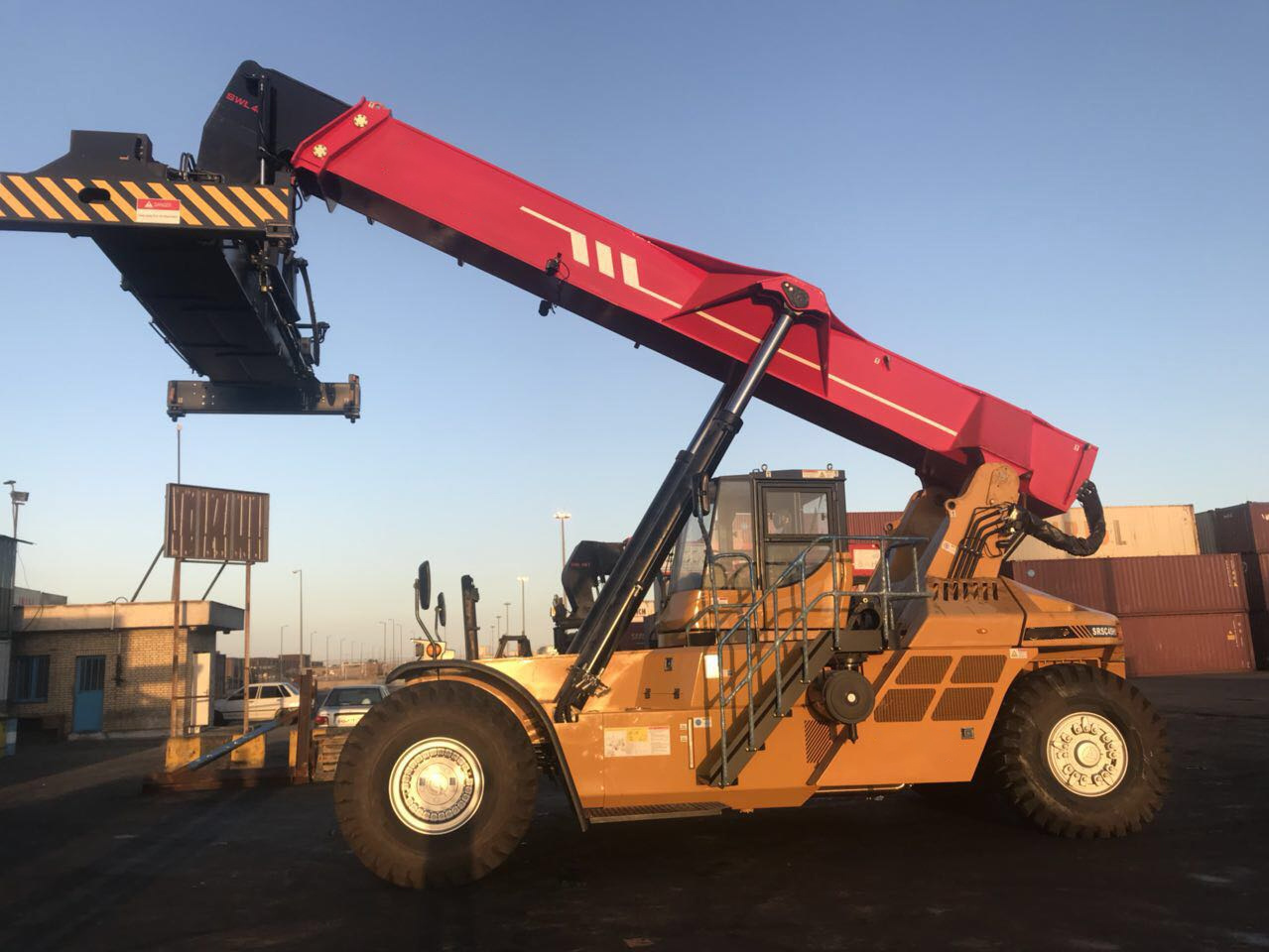 Chine Top Brand 45 Tons Srsc45h Heavy Forklift Reach Stacker for Cargo Container Lifting