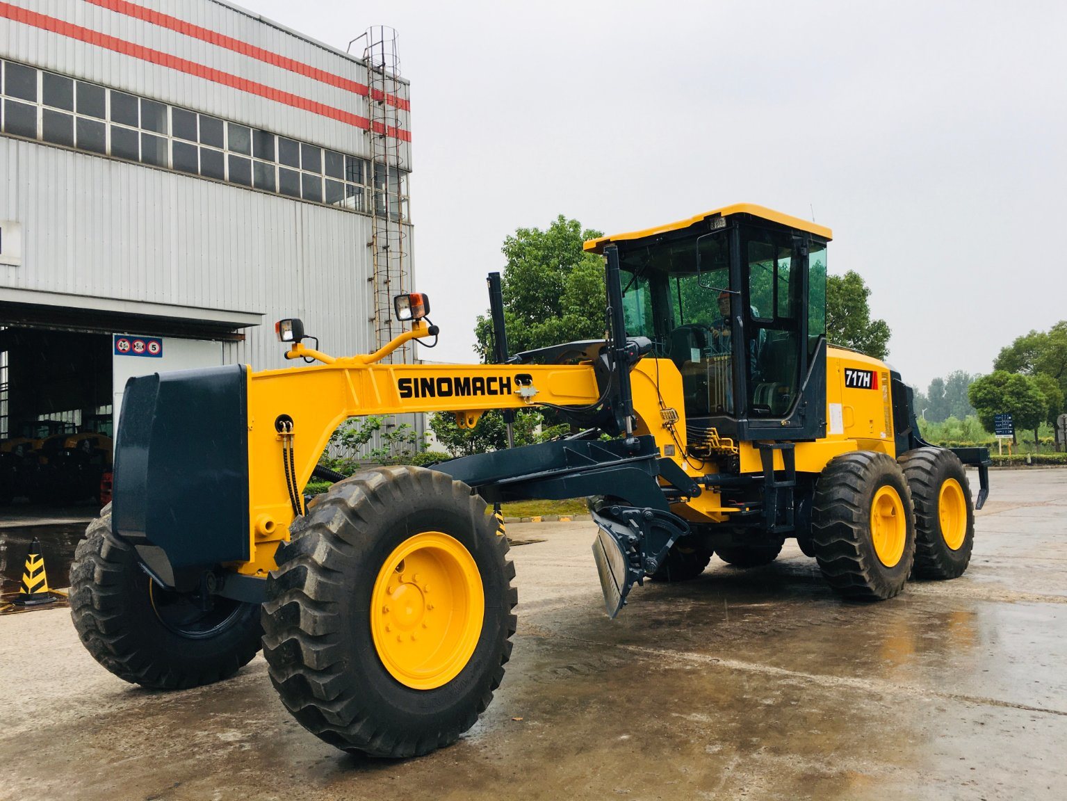 Construction Machine Changlin 170HP Small Motor Grader 717h with Rear Ripper and Front Blade