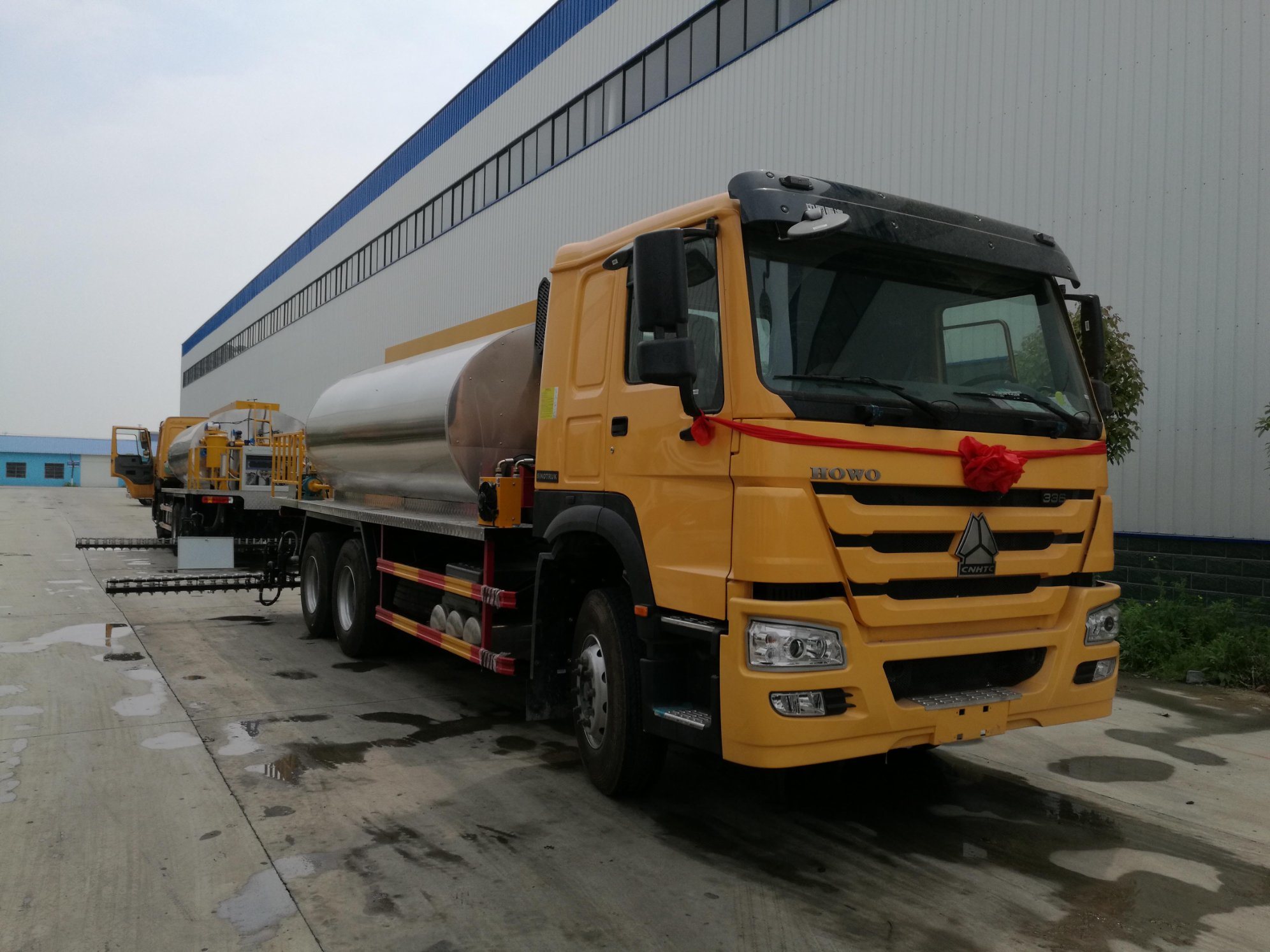 China 
                Dongfeng 190HP 8000L Distribuidor de asfalto Caminhão
             fornecedor