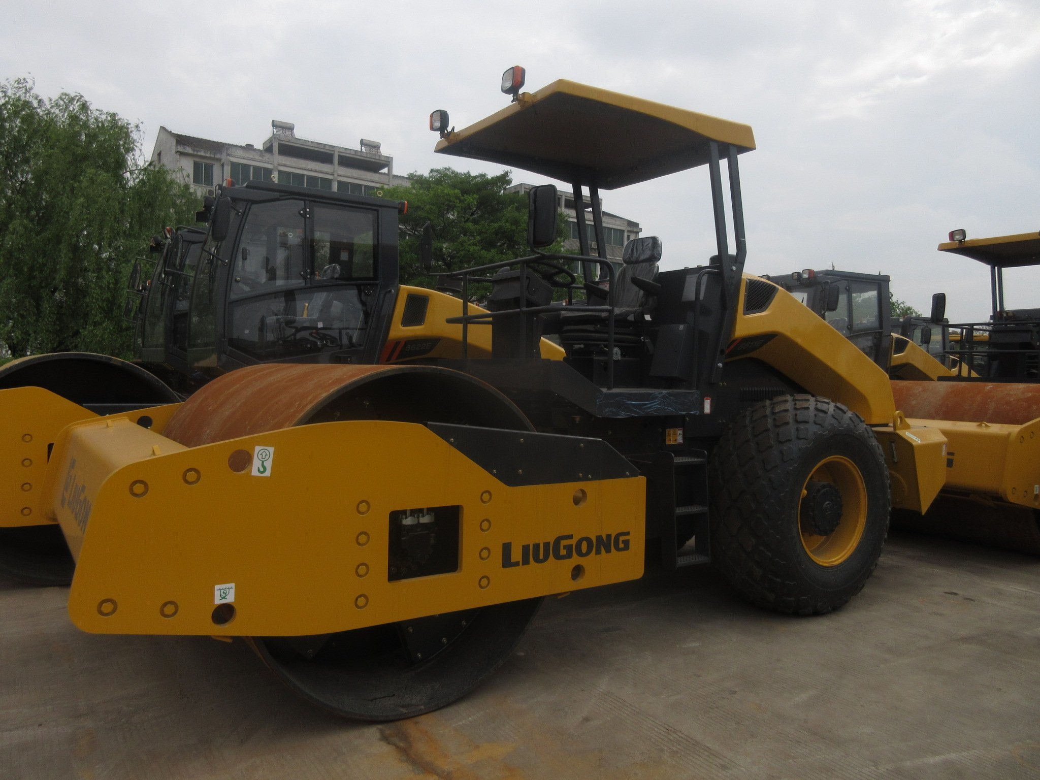 China 
                Doppelttrieb Roller 6611e Liugong Doppelfrequenz-Compactor
             Lieferant