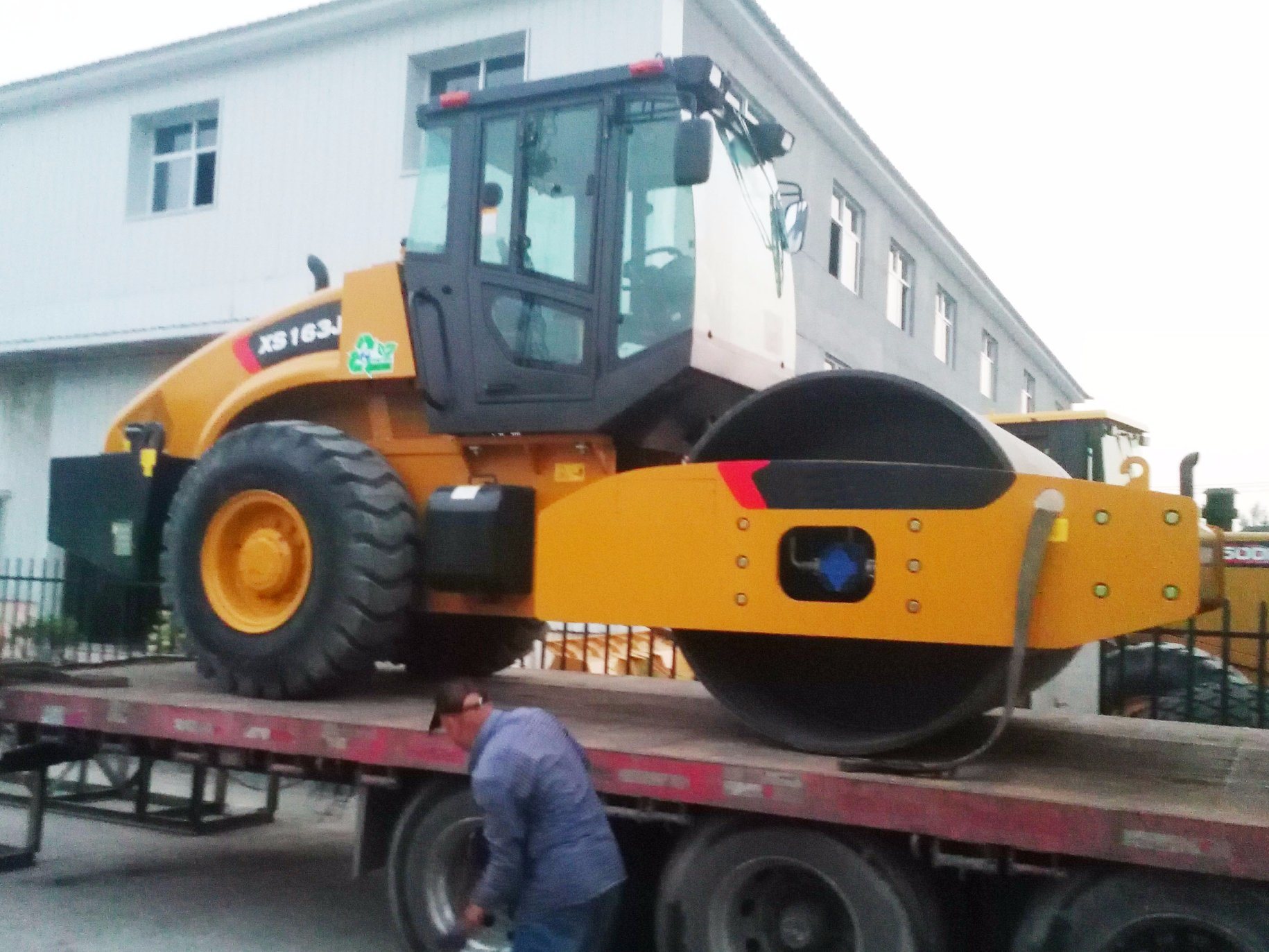 China 
                Grondverzetmachines Xs163j 16 ton-trilwals voor de weg
             leverancier