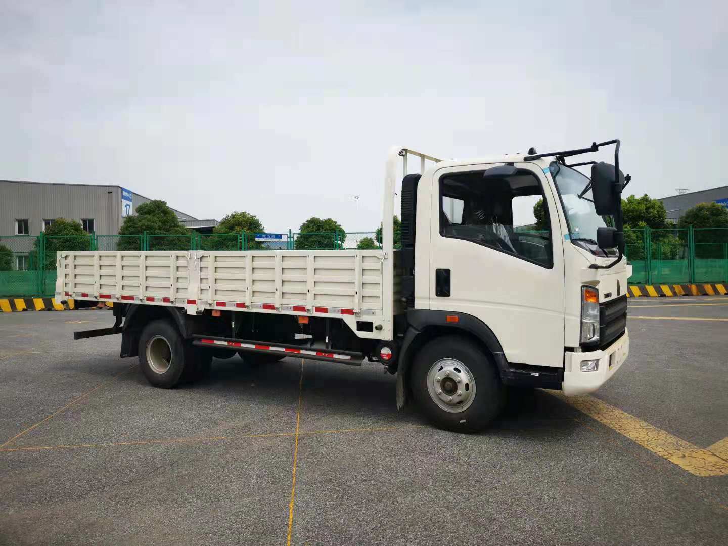 HOWO 154HP 8ton 4*2 Cargo Truck Price