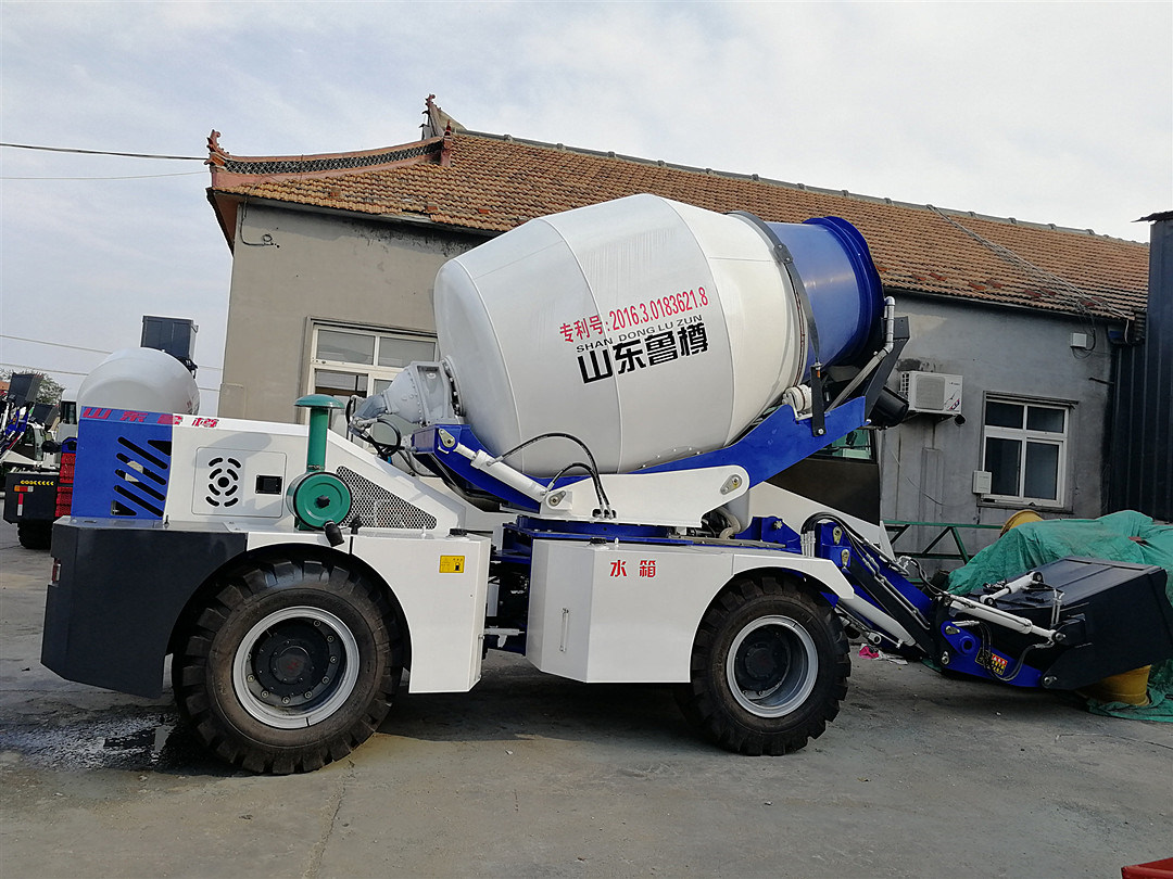 Hot Sale High Quality 2 Cbm Small Self Propelled Concrete Mixer for Sale