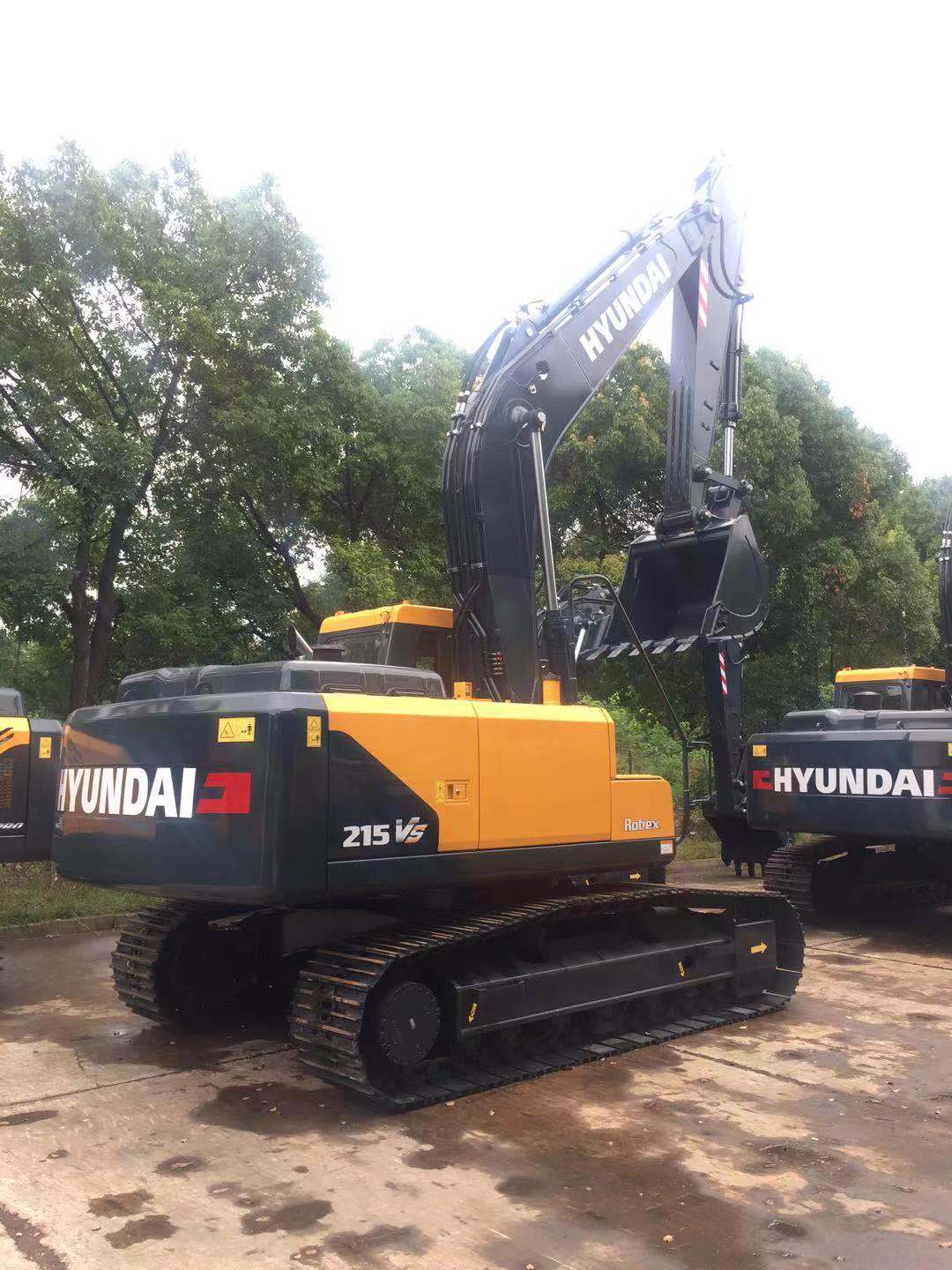 
                Hyundai R215VS hoogwaardige graafmachine van 20 ton met een bak van 0,92 cbm
            