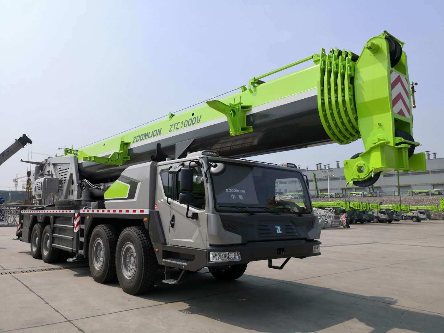 China 
                máquinas de construção de elevação Zoomlion 100 Ton Lança Hidráulica Móvel montado no veículo rolante - Ztc1000V
             fornecedor