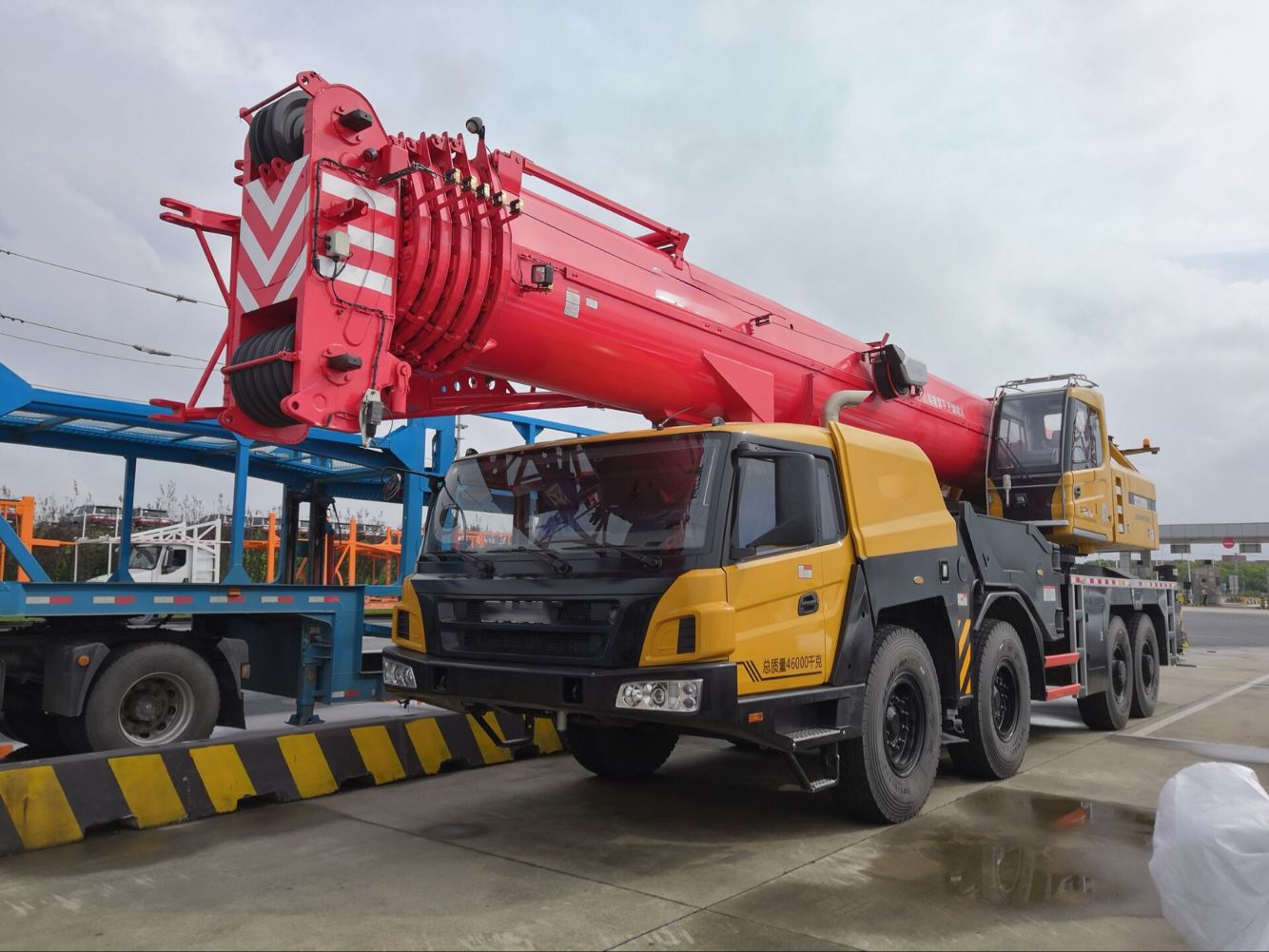 
                Équipement de levage Stc500e 50 tonnes flèche télescopique chariot hydraulique mobile Grue
            