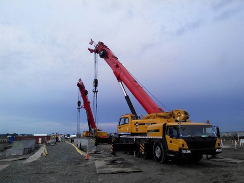 
                Machines de levage Stc500e 50 tonnes flèche télescopique chariot hydraulique mobile Grue
            