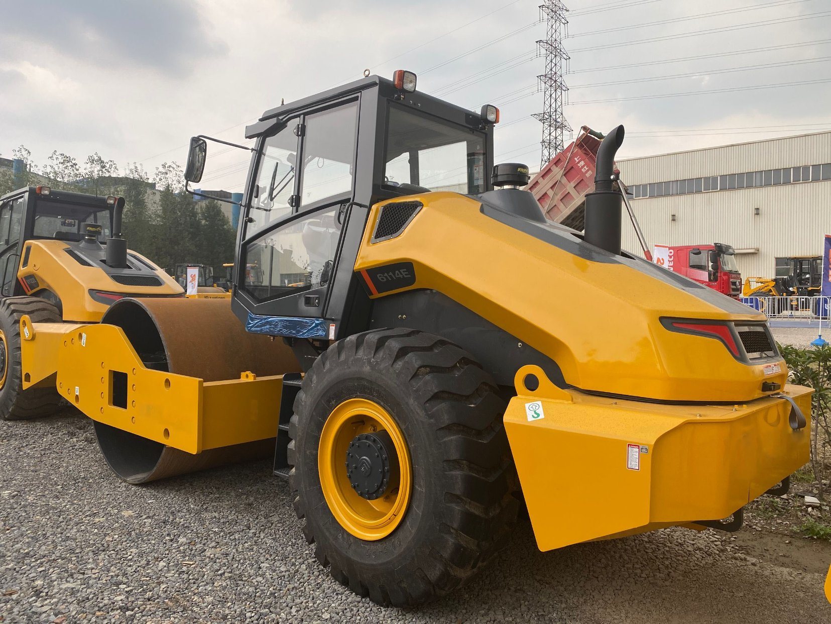 China 
                Liugong Clg6114e 14ton tambor único caminho vibratório preço do Rolete
             fornecedor