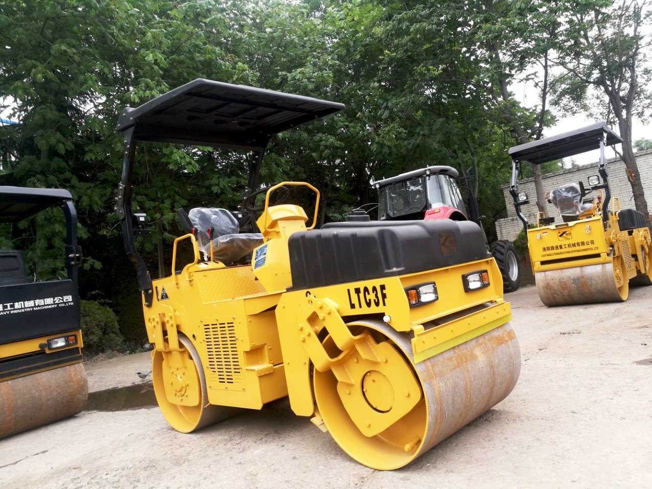 
                Lutong Alta calidad máquina de construcción de carreteras pequeñas rodillo de carretera Ltc3f
            