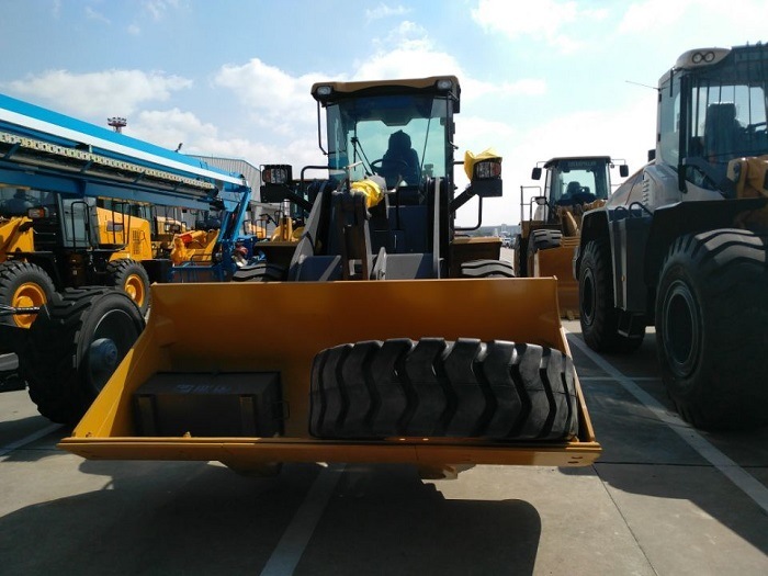 China 
                Lw300fn Front End Wheel Loader with 1.8 Cbm Bucket
             supplier