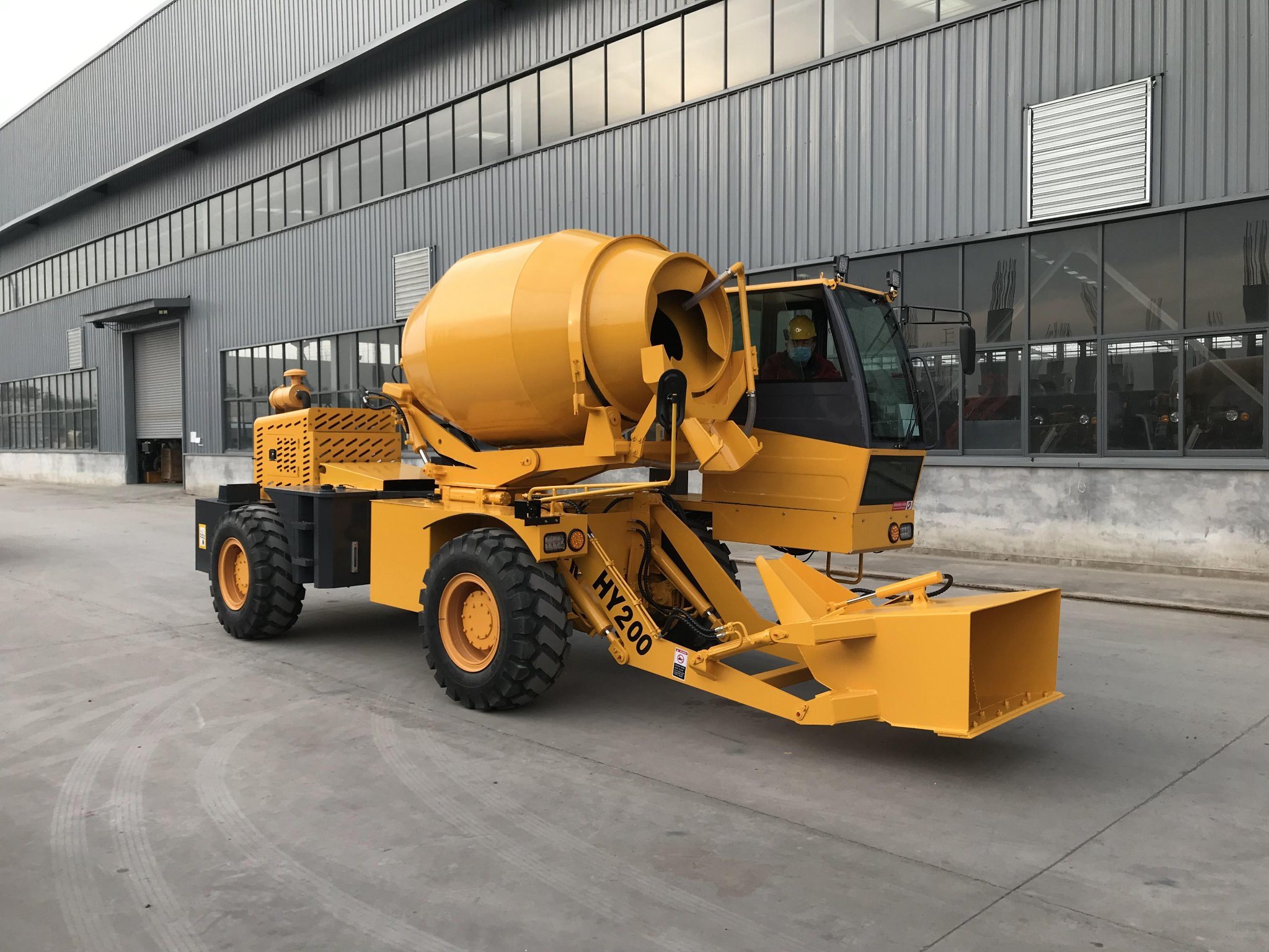 New 2cbm Self Loading Concrete Mixer with Good Quality