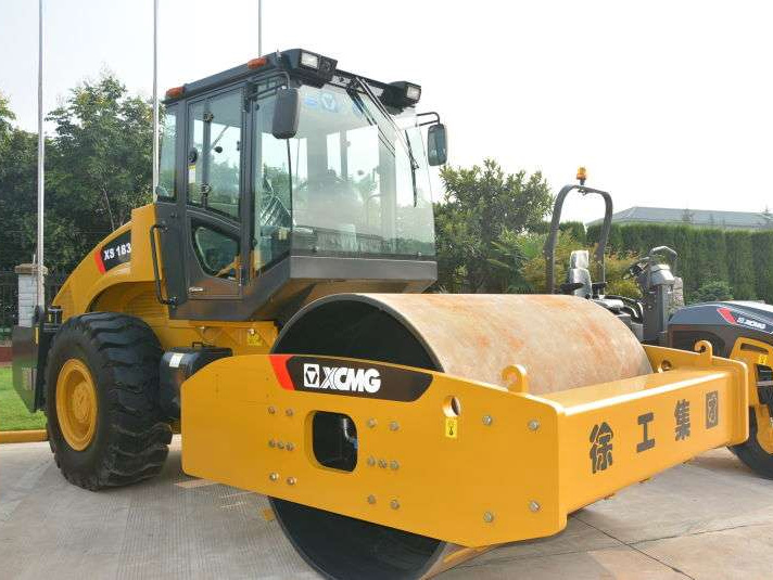 Official 22 Ton Hydraulic Single Drum Compactor Xs223h Road Roller