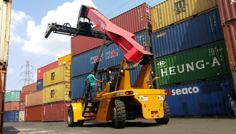 
                Máquina de porta 45ton manuseador do contentor Srsc45h1 chegar a empilhadora no Gabão
            