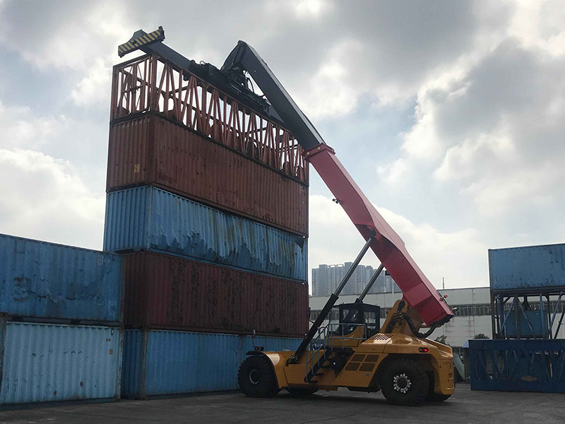 China 
                Port Machinery 45ton container bereiken stapelaar Srsc45h1
             leverancier