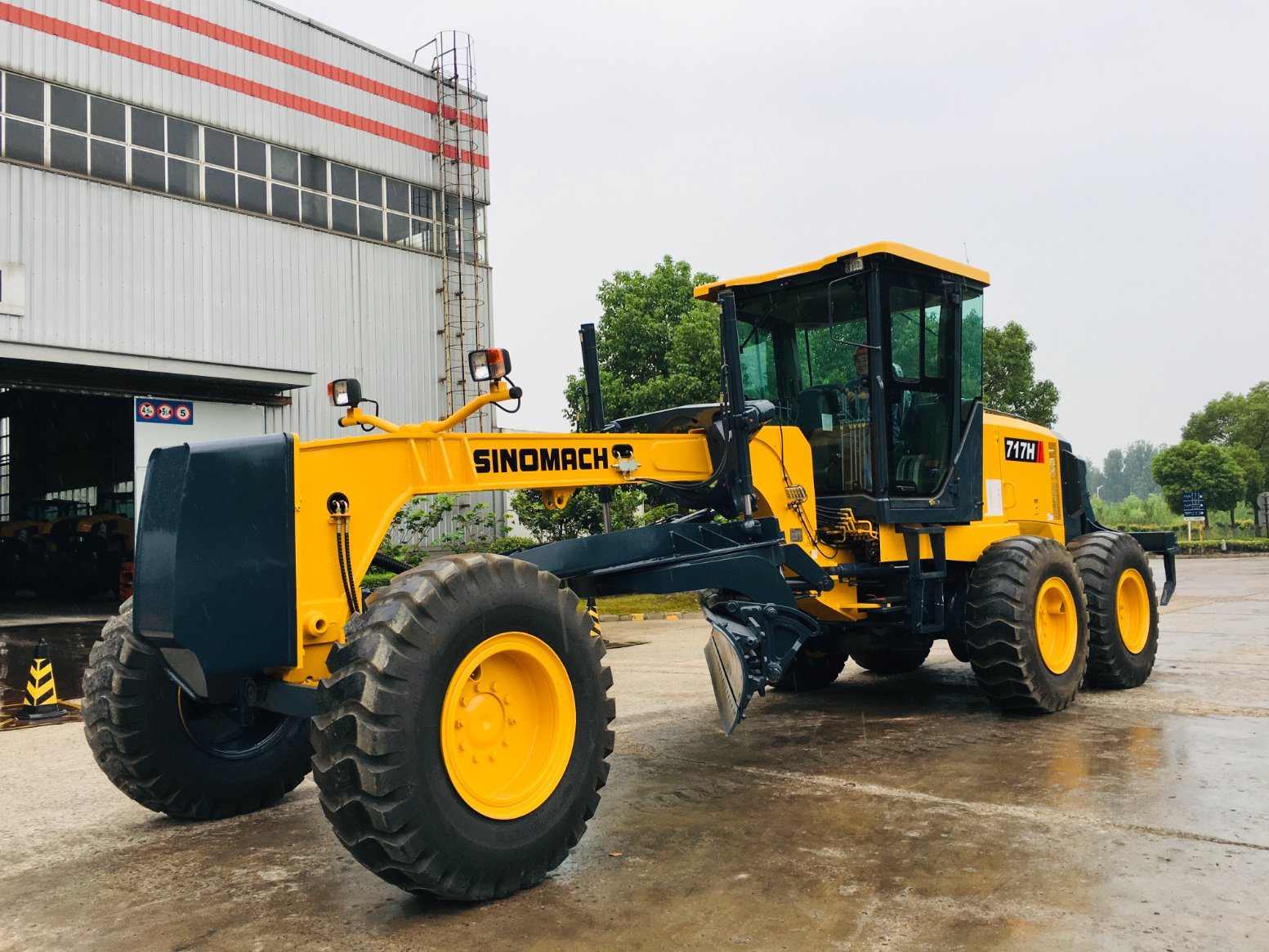 China 
                Promoción Changlin Mini Road Grader 717h 180hp Small Motor Grader Con ripper trasero
             proveedor