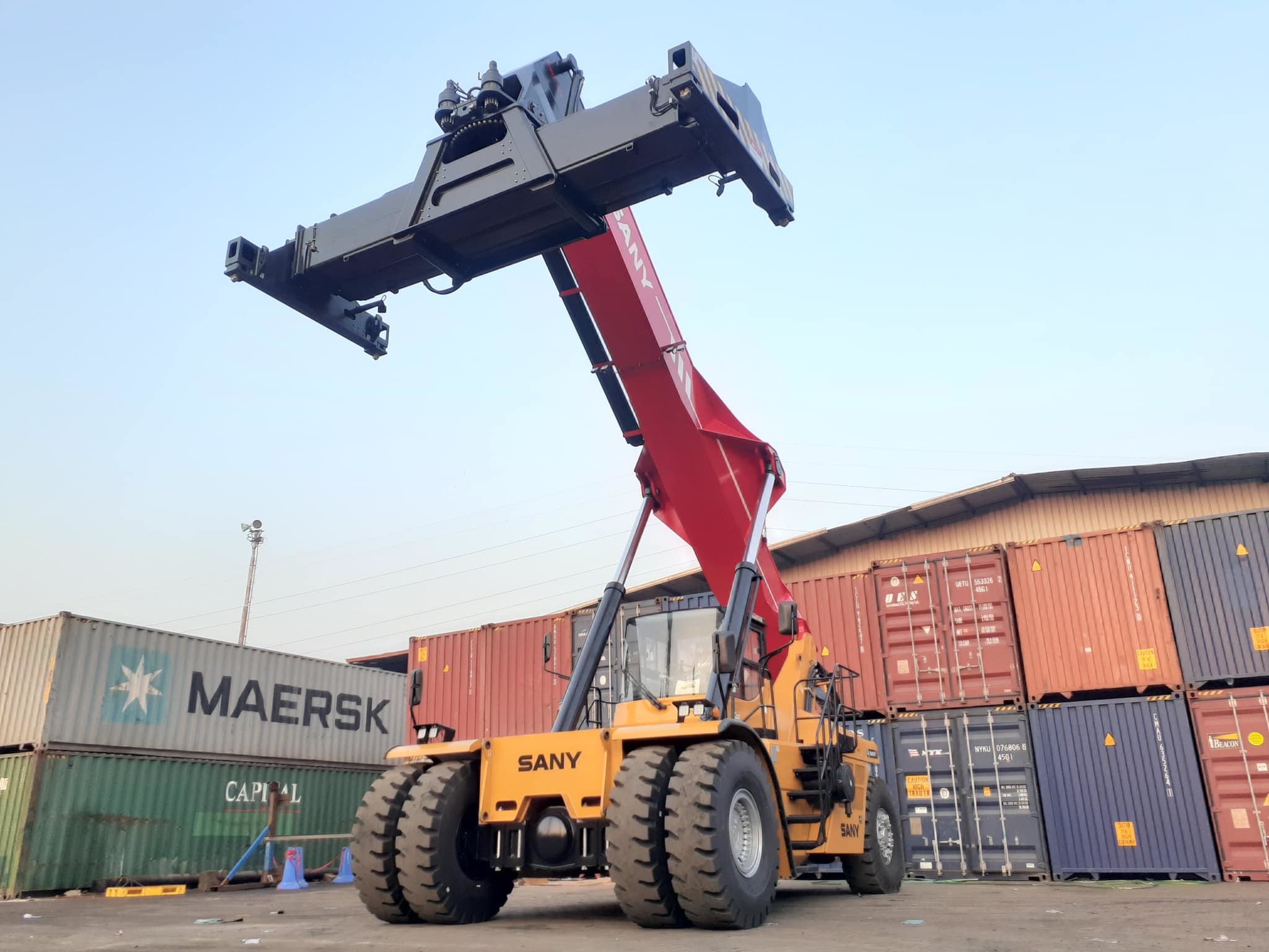 
                Ready Stock Srsc45h1 72ton Port Machinery Container Reach Stacker Price
            