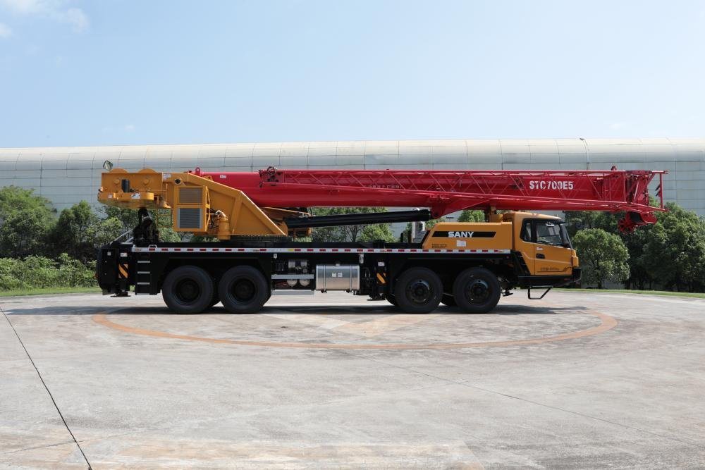 
                Grue pour camion de grue mobile de 70 tonnes, marque sa NY Stc700e Vente aux Émirats Arabes Unis à Dubaï
            