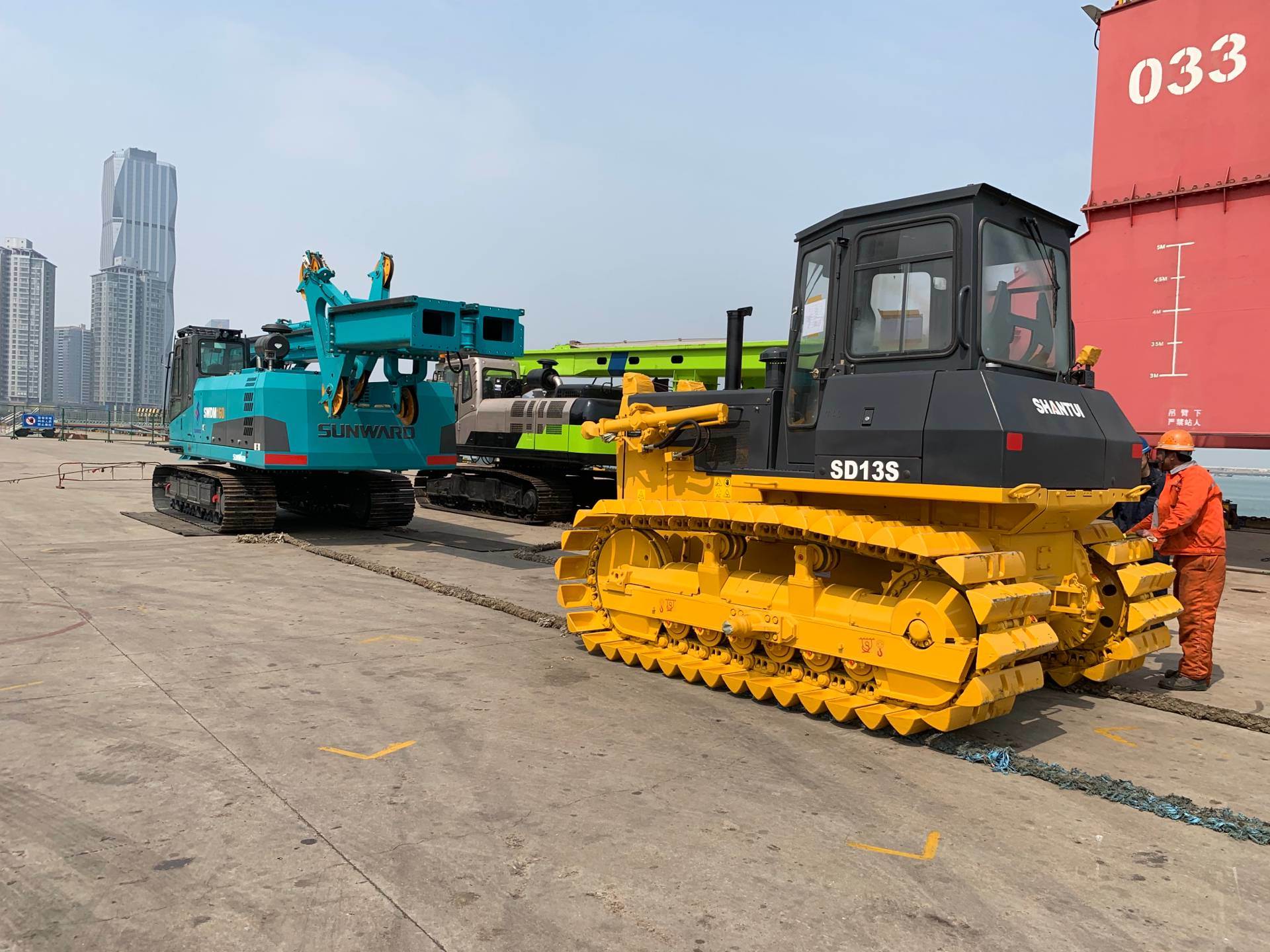Shantui 130HP SD13s Wetland Crawler Bulldozers with Ripper