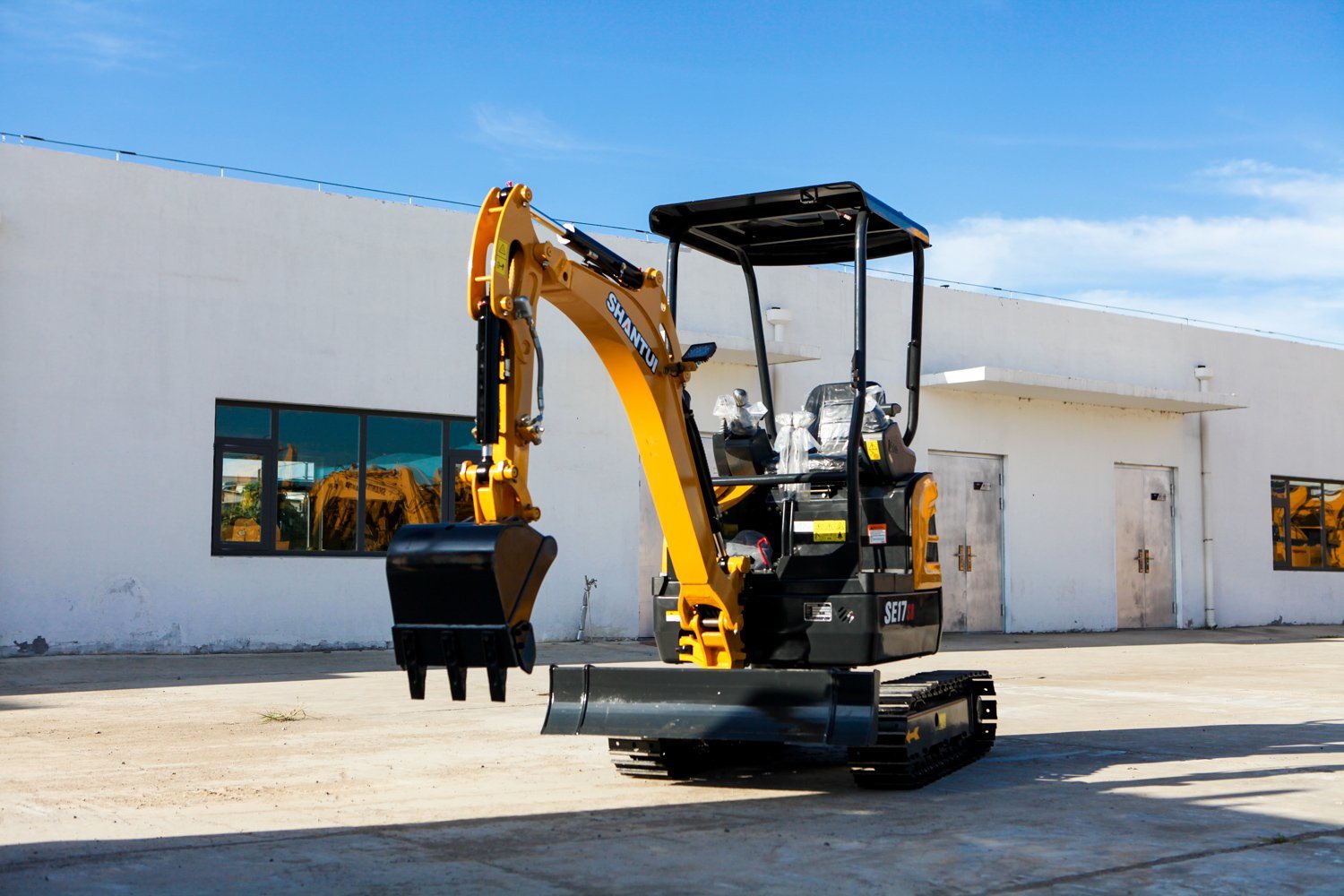 Shantui Mini New Excavator Se17sr 1.8ton Mini Digger in Tuvalu