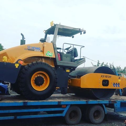 China 
                Single-Drive hidráulico completo do rolete de Estrada Xs103h rolo vibratório 10 Ton
             fornecedor