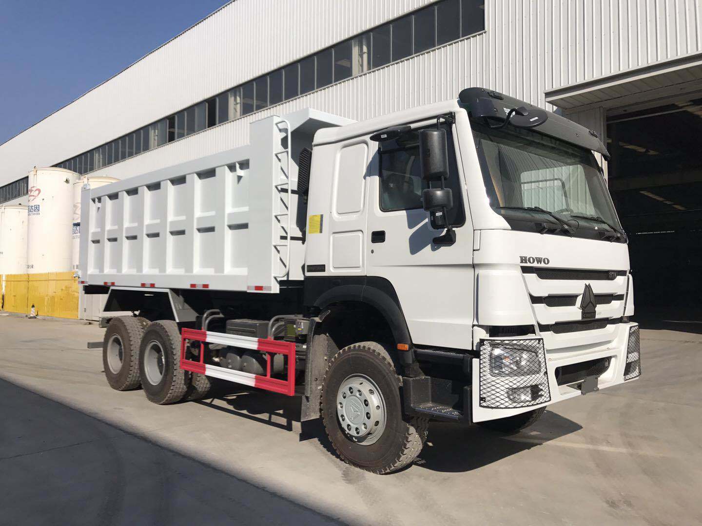 China 
                Sinotrik ティッパー 6x4 HOWO Sinotruk ダンプトラック 371HP 10 ホイール付き ガーナの場合の料金です
             supplier