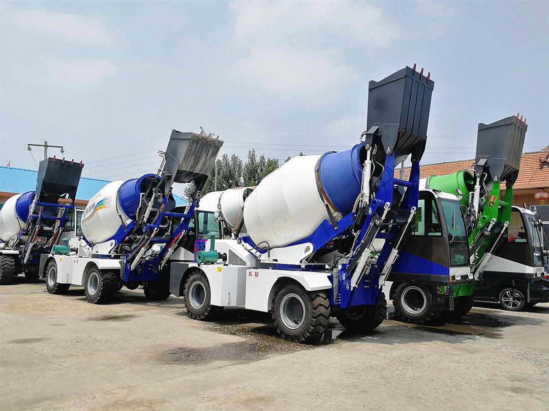 Small Hot Sale 1.6 Cbm High Quality Self Propelled Concrete Mixer