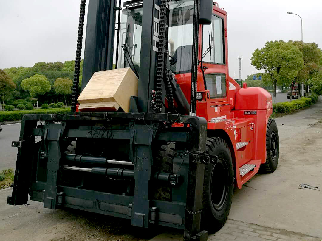 China 
                Top-Qualität Heli 16 Ton Heavy Duty Diesel Gabelstapler Cpcd160
             Lieferant